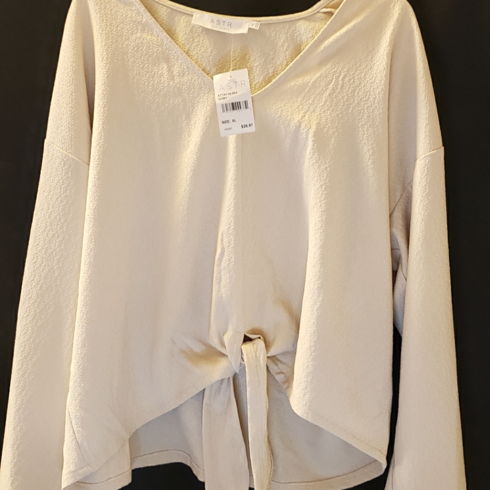 ASTR XL Tie-front cream long-sleeved top